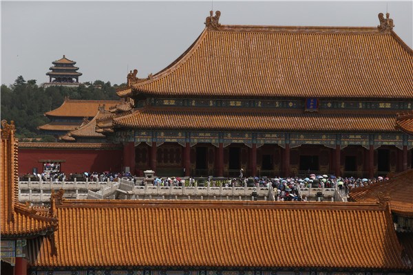 Treasures on show at the Palace Museum in Beijing include the early 12th-century masterpiece, A Panorama of Rivers and Mountains, and ancient clay figurines. (Photo by Jiang Dong/China Daily)
