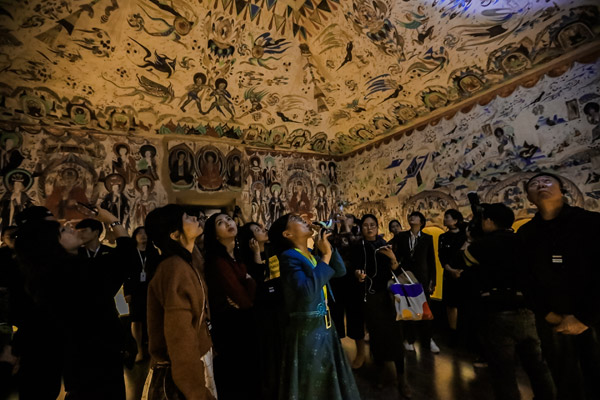 The ongoing show Mysterious Dunhuang, at a temporary exhibition space in Nanshan district in Shenzhen, features reconstructions of individual caves of the Mogao Grottoes. It lets visitors appreciate the art in detail and provides an immersive experience via cutting-edge technology. (Photo provided to China Daily) The ongoing show Mysterious Dunhuang, at a temporary exhibition space in Nanshan district in Shenzhen, features reconstructions of individual caves of the Mogao Grottoes. It lets visitors appreciate the art in detail and provides an immersive experience via cutting-edge technology. (Photo provided to China Daily)