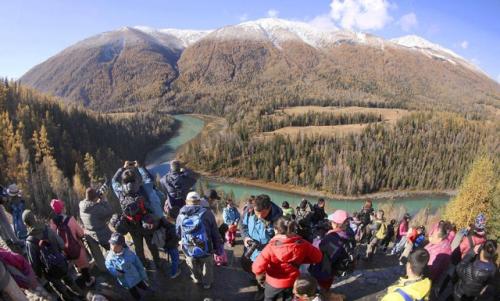 Stable Xinjiang sees robust tourism growth