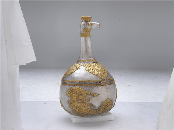 A silver kettle from Jokhang Monastery is among more than 200 precious relics on display. (Photo provided to China Daily) A silver kettle from Jokhang Monastery is among more than 200 precious relics on display. (Photo provided to China Daily)