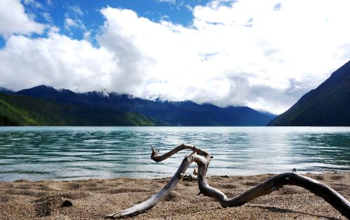 Tibet gets tough to guard against tourism pollution