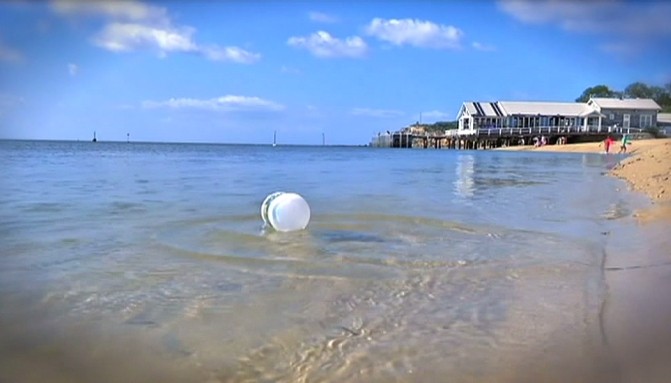 Plastic ocean 
