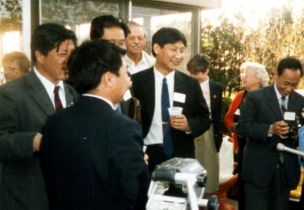 Xi Jinping (center) at a picnic at the farm of Janet Rauch in 1985. (Janet Rauch/for China Daily) Xi Jinping (center) at a picnic at the farm of Janet Rauch in 1985. (Janet Rauch/for China Daily)