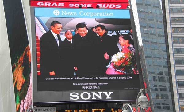 The huge screen in New York City's Times Square shows the photo of then Chinese vice-president Xi Jinping welcoming U.S. President Barack Obama in Beijing in 2009, on Feb. 14, 2012. (Photo/people.cn) The huge screen in New York City's Times Square shows the photo of then Chinese vice-president Xi Jinping welcoming U.S. President Barack Obama in Beijing in 2009, on Feb. 14, 2012. (Photo/people.cn)