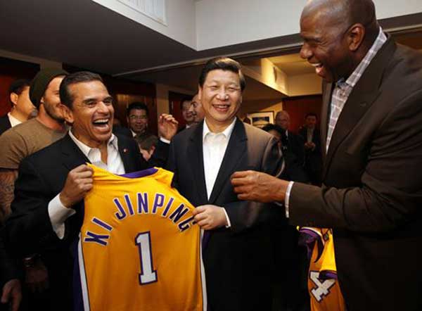 Then Chinese vice-president Xi Jinping, center, receives a Los Angeles Lakers jersey signed by Kobe Bryant in front of David Beckham, back, and former Lakers star Magic Johnson when Xi was watching a National Basketball Association game in Los Angeles during his visit to the United States on Feb. 17, 2012. (Photo/Xinhua) Then Chinese vice-president Xi Jinping, center, receives a Los Angeles Lakers jersey signed by Kobe Bryant in front of David Beckham, back, and former Lakers star Magic Johnson when Xi was watching a National Basketball Association game in Los Angeles during his visit to the United States on Feb. 17, 2012. (Photo/Xinhua)