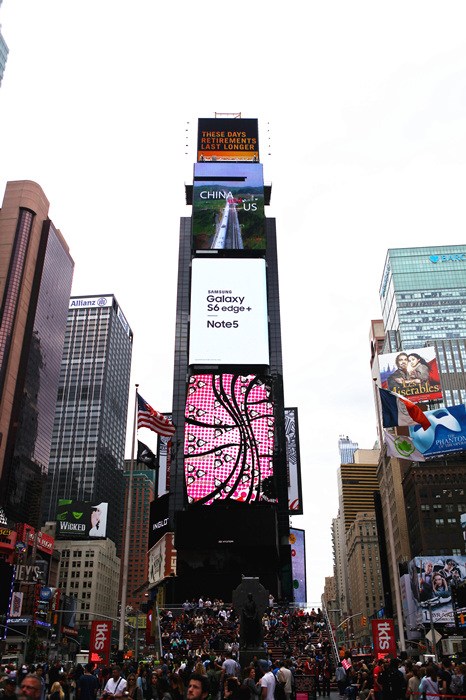 CHINA and U.S., DIFFERENT, BUT NOT DISTANT is the message of a video on a large screen overlooking Broadway and 47th Street in New York City's Times Square. The 30-second video started running Tuesday and will run 200 times a day during Chinese President Xi Jinping's state visit. Made by the Chinese People's Association for Friendship with Foreign Countries, the video shows symbols of Chinese and American culture, including Chinese calligraphy, an American cowboy, a Peking opera singer and Western and Chinese chess boards. HEZI JIANG/CHINA DAILY CHINA and U.S., DIFFERENT, BUT NOT DISTANT is the message of a video on a large screen overlooking Broadway and 47th Street in New York City's Times Square. The 30-second video started running Tuesday and will run 200 times a day during Chinese President Xi Jinping's state visit. Made by the Chinese People's Association for Friendship with Foreign Countries, the video shows symbols of Chinese and American culture, including Chinese calligraphy, an American cowboy, a Peking opera singer and Western and Chinese chess boards. HEZI JIANG/CHINA DAILY
