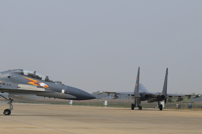 Su-30 fighter jets prepare for combat sortie