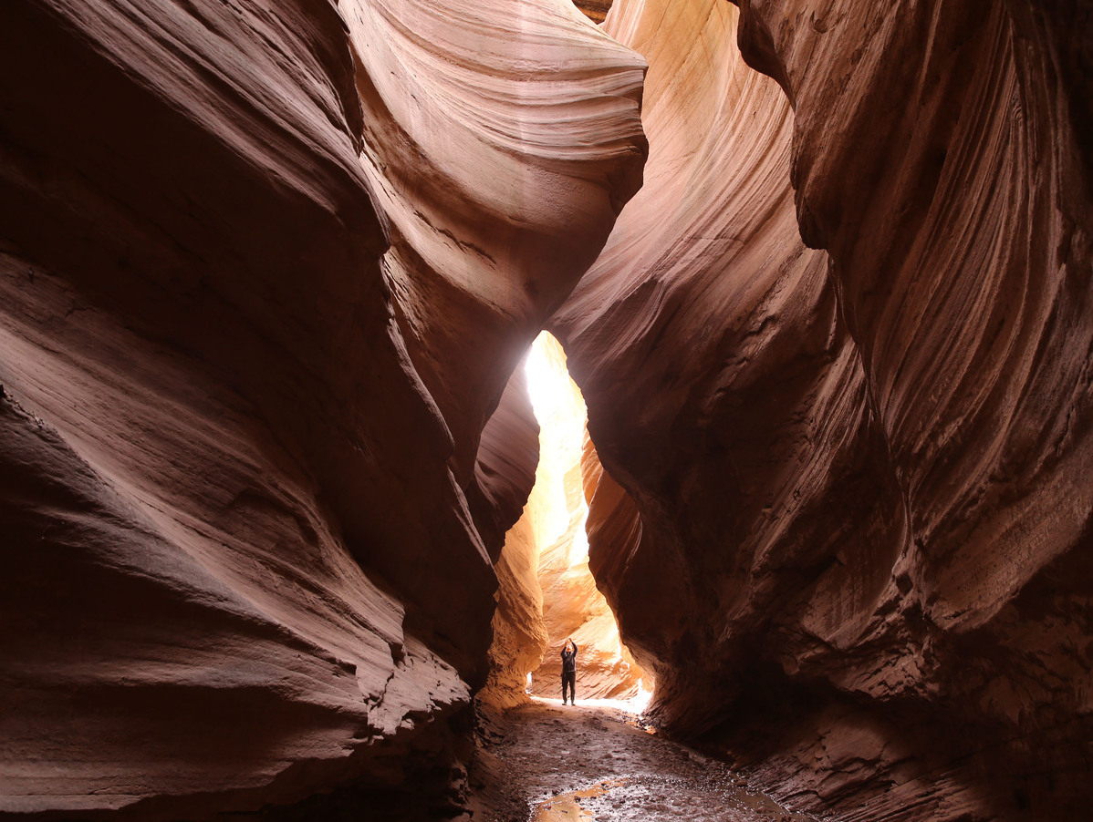 Ganquan Yucha Canyon's sandstone scenery draws visitors