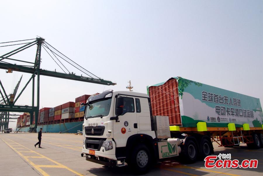 World's first driverless electric truck in Tianjin test