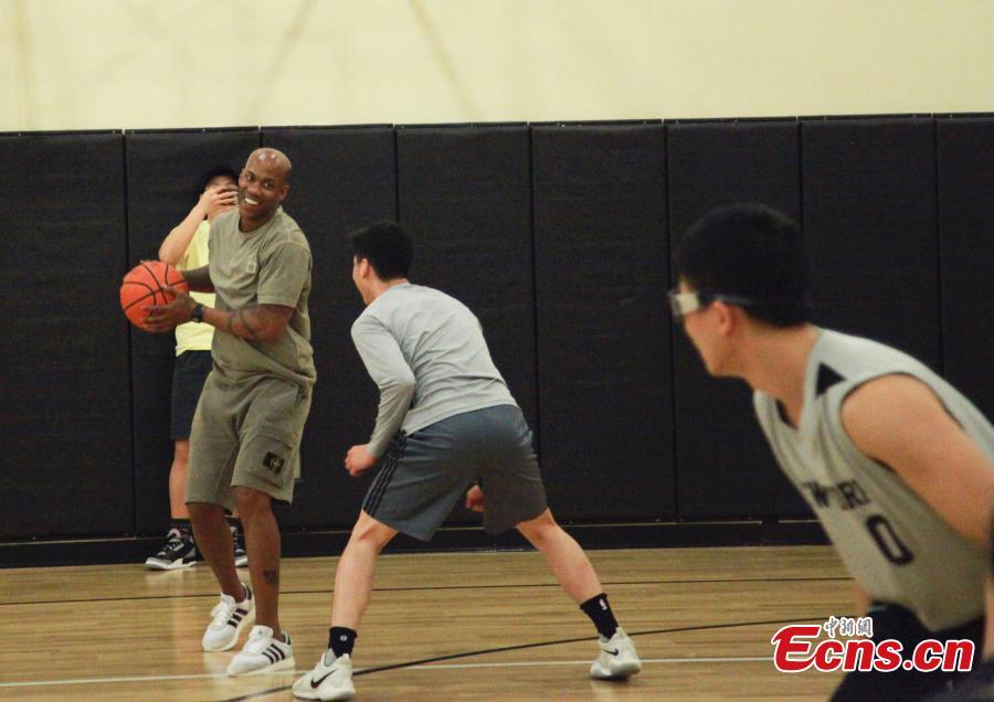 Stephon Marbury shares basketball skills with Chinese students