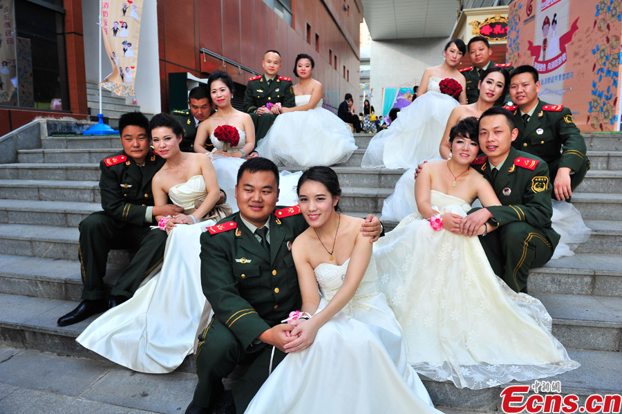 Group wedding held for fire fighters in Kunming