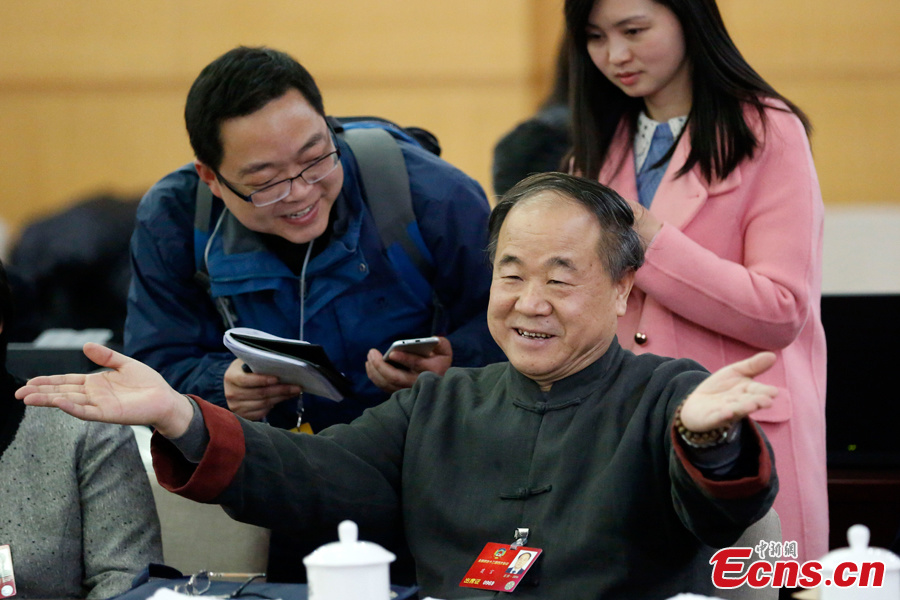 Mo Yan attends CPPCC meeting
