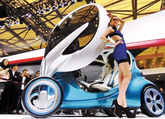 Scantily-clad models could become a thing of the past as the organizing committee of the Shanghai auto show says it is considering barring them. (Photo: Jing Wei/For China Daily) Scantily-clad models could become a thing of the past as the organizing committee of the Shanghai auto show says it is considering barring them. (Photo: Jing Wei/For China Daily)