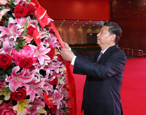 President Xi Jinping presents a flower basket at a ceremony in Beijing on Wednesday marking the anniversary of China’s victory over Japan in World War II. Below: Veteran Sun Yingjie, 94, salutes at a ceremony in Taierzhuang, Shandong province. The Battle of Taierzhuang in 1938 marked the first major Chinese victory of the War of Resistance against Japanese Aggression. (Photo/Xinhua) President Xi Jinping presents a flower basket at a ceremony in Beijing on Wednesday marking the anniversary of China’s victory over Japan in World War II. Below: Veteran Sun Yingjie, 94, salutes at a ceremony in Taierzhuang, Shandong province. The Battle of Taierzhuang in 1938 marked the first major Chinese victory of the War of Resistance against Japanese Aggression. (Photo/Xinhua)