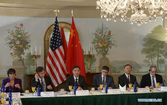 (L-R)U.S. Commerce Secretary Penny Pritzker, U.S. Deputy Secretary of State Antony Blinken, Chinese Vice Premier Wang Yang, U.S. Treasury Secretary Jacob Lew, Chinese State Councilor Yang Jiechi, U.S. Trade Representative Michael Froman attend a roundtable breaskfast meeting during the seventh round of the China-U.S. Strategic and Economic Dialogue (S&ED) in Washington D.C., the United States, June 23, 2015.(Xinhua/Yin Bogu) (L-R)U.S. Commerce Secretary Penny Pritzker, U.S. Deputy Secretary of State Antony Blinken, Chinese Vice Premier Wang Yang, U.S. Treasury Secretary Jacob Lew, Chinese State Councilor Yang Jiechi, U.S. Trade Representative Michael Froman attend a roundtable breaskfast meeting during the seventh round of the China-U.S. Strategic and Economic Dialogue (S&ED) in Washington D.C., the United States, June 23, 2015.(Xinhua/Yin Bogu)