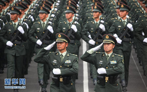 Major General Cheng Xiangwen (Left) and Major General Zhu Yunxuan (right) salute during a session with soldiers from their marching unit on July 22, 2015. They are preparing for the Sept 3 military parade to mark the 70th anniversary of victory in the War of Resistance Against Japanese Aggression. (Photo/Xinhua) Major General Cheng Xiangwen (Left) and Major General Zhu Yunxuan (right) salute during a session with soldiers from their marching unit on July 22, 2015. They are preparing for the Sept 3 military parade to mark the 70th anniversary of victory in the War of Resistance Against Japanese Aggression. (Photo/Xinhua)