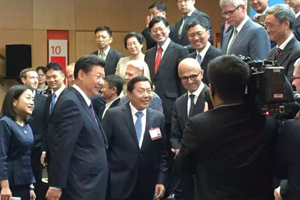 Chinese President Xi Jinping (2nd L) and Lu Wei(3rd L), minister of the State Council's Cyberspace Administration of China meet with representatives from the Internet industries in both China and US during the forum on Spet 23. (Photo by Lao Jiang/Provided to chinadaily.com.cn) Chinese President Xi Jinping (2nd L) and Lu Wei(3rd L), minister of the State Council's Cyberspace Administration of China meet with representatives from the Internet industries in both China and US during the forum on Spet 23. (Photo by Lao Jiang/Provided to chinadaily.com.cn)