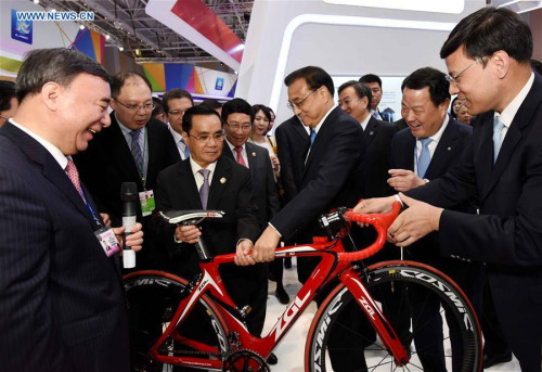 Chinese Premier Li Keqiang (3rd R, front), together with other leaders, views a bicycle made of a new-type material at an exhibition in Sanya, south China's Hainan Province, March 23, 2016. (Xinhua/Rao Aimin) Chinese Premier Li Keqiang (3rd R, front), together with other leaders, views a bicycle made of a new-type material at an exhibition in Sanya, south China's Hainan Province, March 23, 2016. (Xinhua/Rao Aimin)