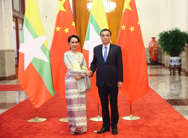China's Premier Li Keqiang and Myanmar State Counselor Aung San Suu Kyi (L) attend a welcoming ceremony at the Great Hall of the People in Beijing, China, August 18, 2016. (Photo provided to chinadaily.com.cn) China's Premier Li Keqiang and Myanmar State Counselor Aung San Suu Kyi (L) attend a welcoming ceremony at the Great Hall of the People in Beijing, China, August 18, 2016. (Photo provided to chinadaily.com.cn)