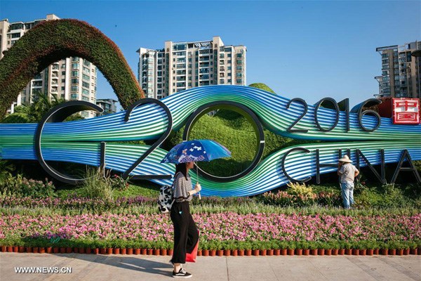 A citizen walks past a flower bed in the shape of the logo of G20 summit in Binjiang district of Hangzhou, capital city of east China's Zhejiang province, August 25, 2016. (Photo/Xinhua) A citizen walks past a flower bed in the shape of the logo of G20 summit in Binjiang district of Hangzhou, capital city of east China's Zhejiang province, August 25, 2016. (Photo/Xinhua)