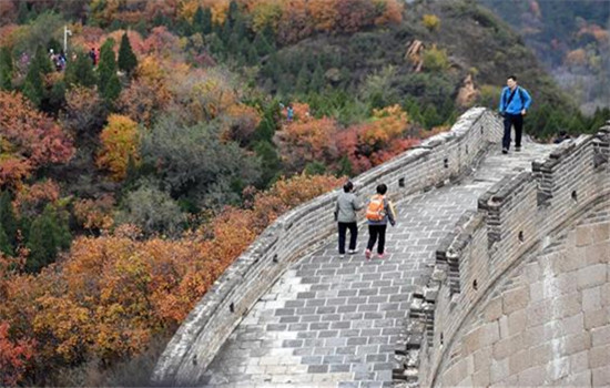 Tourists visit the Badaling Great Wall in Beijing, capital of China, Oct 23, 2016.(Photo/Xinhua) Tourists visit the Badaling Great Wall in Beijing, capital of China, Oct 23, 2016.(Photo/Xinhua)