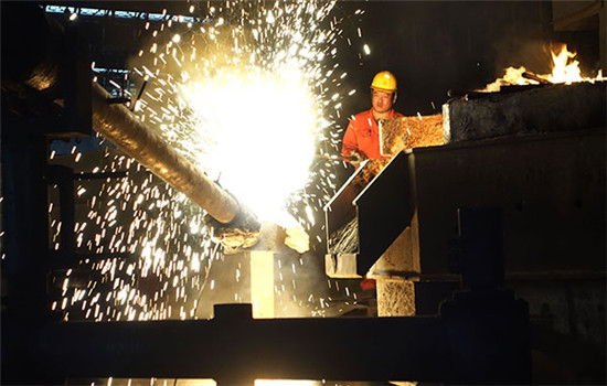 Workers at a steel factory in Dalian, Liaoning province. (Photo/China Daily) Workers at a steel factory in Dalian, Liaoning province. (Photo/China Daily)