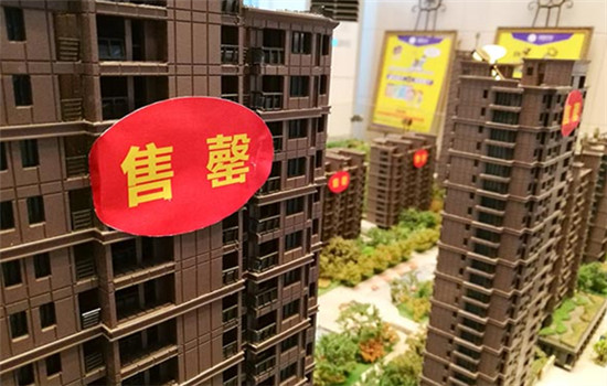 Models of residential buildings are seen at a property showroom in Binjiang district of Hangzhou, Zhejiang province, Sept 14, 2016. (Photo provided to chinadaily.com.cn) Models of residential buildings are seen at a property showroom in Binjiang district of Hangzhou, Zhejiang province, Sept 14, 2016. (Photo provided to chinadaily.com.cn)
