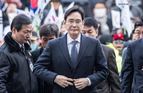 Samsung Electronics Vice Chairman Lee Jae-yong (Front) enters a Seoul court for hearings in Seoul, South Korea, on Feb. 16, 2017. (Xinhua/Lee Sang-ho) Samsung Electronics Vice Chairman Lee Jae-yong (Front) enters a Seoul court for hearings in Seoul, South Korea, on Feb. 16, 2017. (Xinhua/Lee Sang-ho)