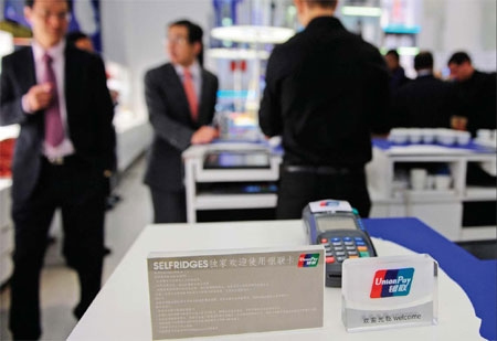 A sign promotes the use of China UnionPay cards at Selfridges department store in London. (Photo/China Daily) A sign promotes the use of China UnionPay cards at Selfridges department store in London. (Photo/China Daily)