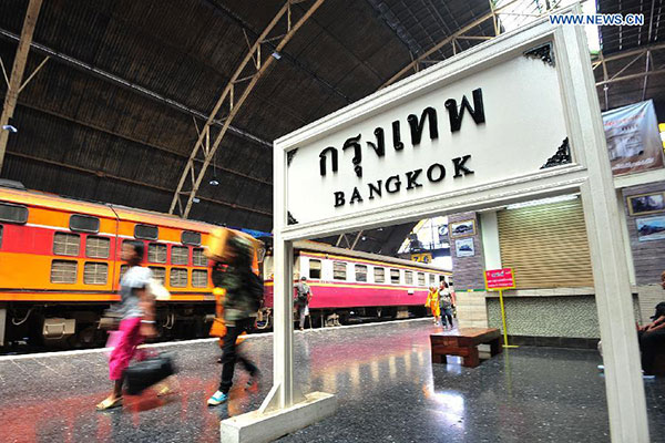 People walk at Hua Lamphong Station in Bangkok, Thailand, Sept 21, 2015. (Photo/Xinhua) People walk at Hua Lamphong Station in Bangkok, Thailand, Sept 21, 2015. (Photo/Xinhua)