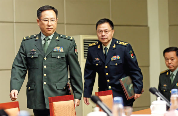 Major General Zhou Shangping (left), Senior Colonel Lu Yu and Senior Colonel Zhang Chengwen of the PLA Ground Force to brief reporters on July 24. (Zou Hong / China Daily) Major General Zhou Shangping (left), Senior Colonel Lu Yu and Senior Colonel Zhang Chengwen of the PLA Ground Force to brief reporters on July 24. (Zou Hong / China Daily)