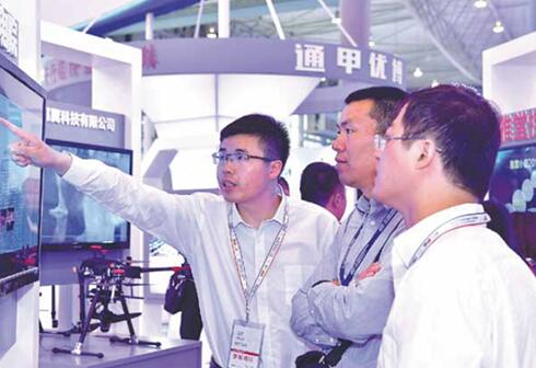 Visitors at a startup programme of the 2017 Global Innovation and Entrepreneurship Fair in Chengdu. (Photos provided to China Daily) Visitors at a startup programme of the 2017 Global Innovation and Entrepreneurship Fair in Chengdu. (Photos provided to China Daily)