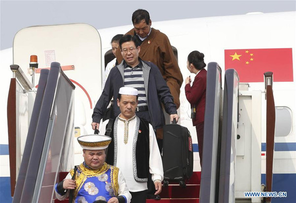 Delegates of Qinghai province to the 19th National Congress of the Communist Party of China arrive at the Capital International Airport in Beijing on Oct 15, 2017. (Photo/Xinhua) Delegates of Qinghai province to the 19th National Congress of the Communist Party of China arrive at the Capital International Airport in Beijing on Oct 15, 2017. (Photo/Xinhua)